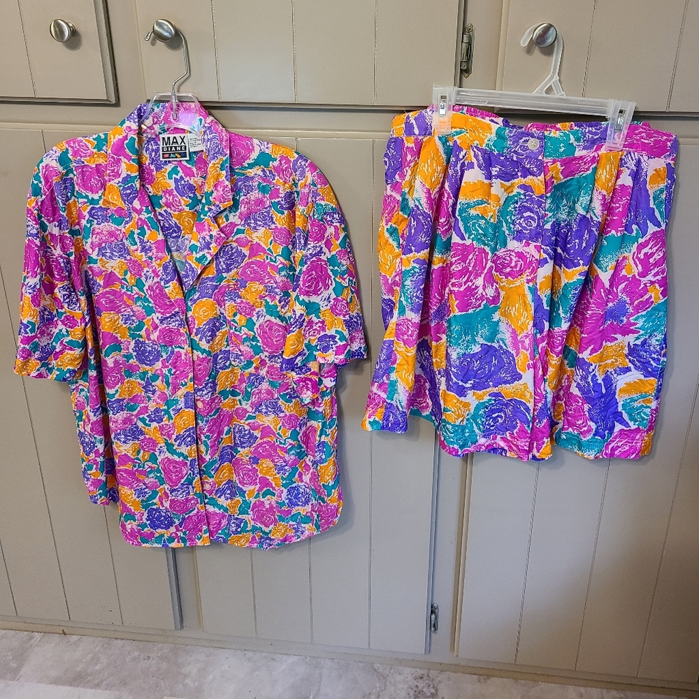 MAX and DIANE 100% silk shorts set. Tropical, floral multicolor motif.